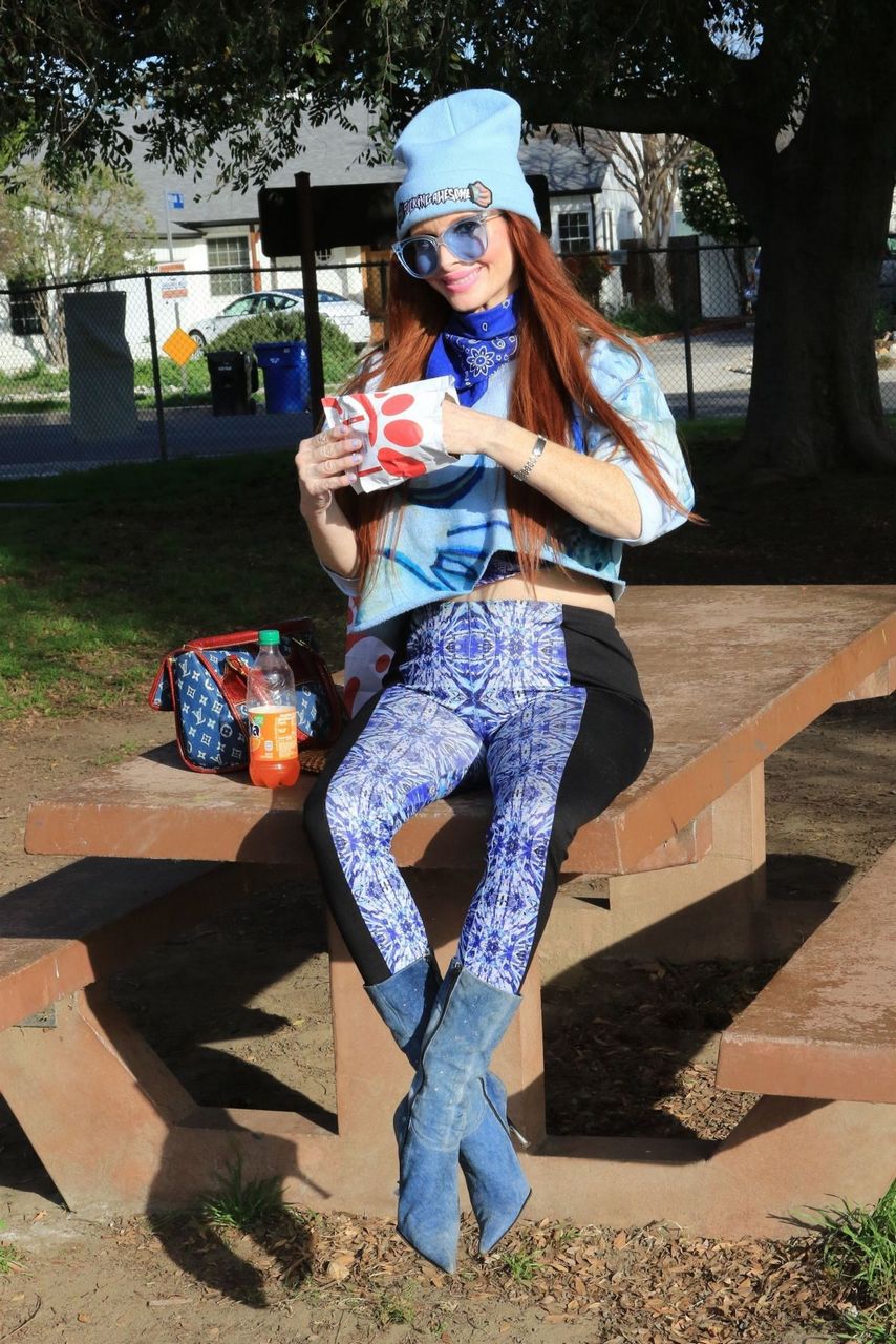 Phoebe Price Eating Chick Fil For Lunch Los Angeles