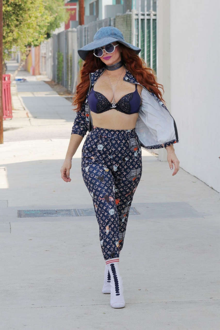 Phoebe Price Out Los Angeles