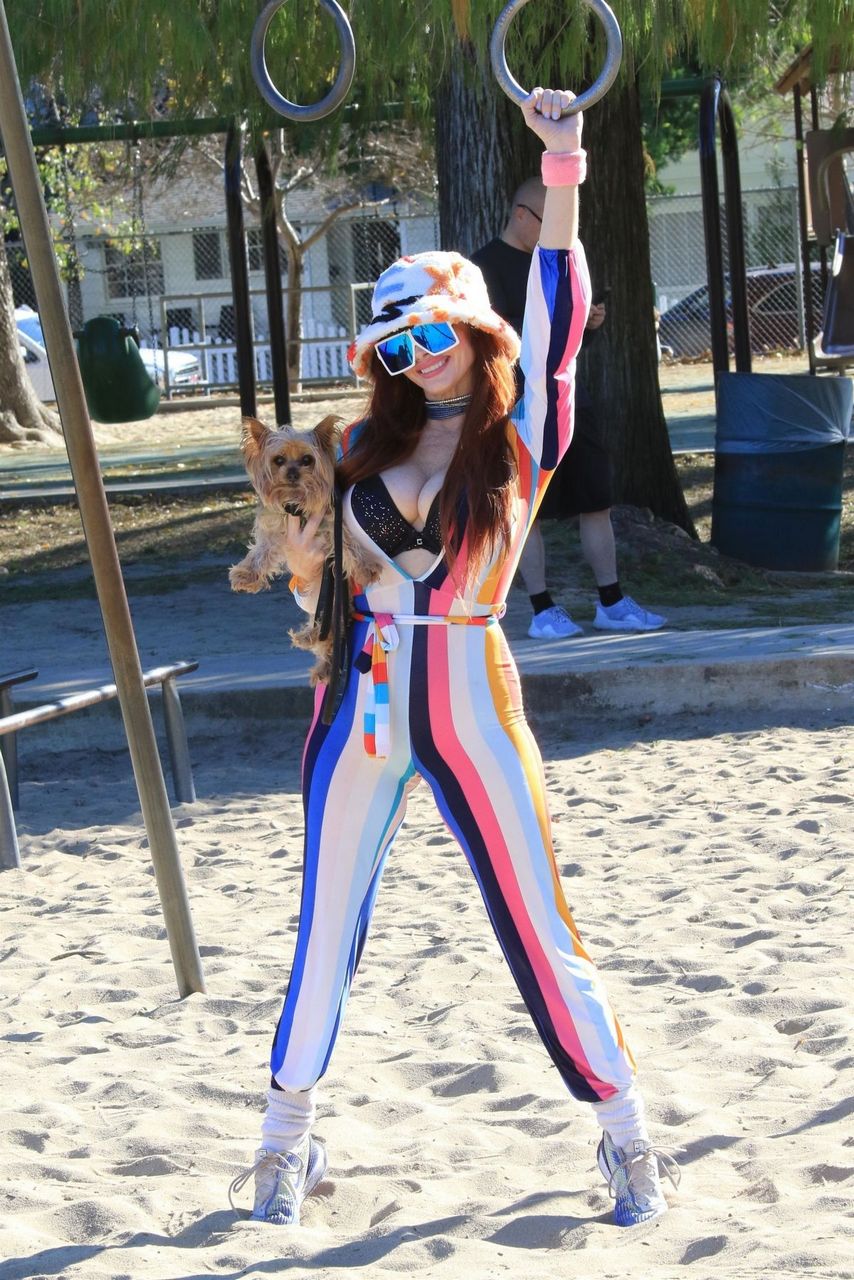 Phoebe Price Out Park With Her Dog Los Angeles
