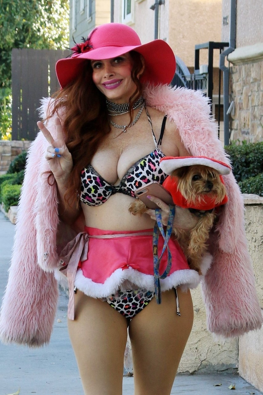 Phoebe Price Out With Her Dog Los Angeles