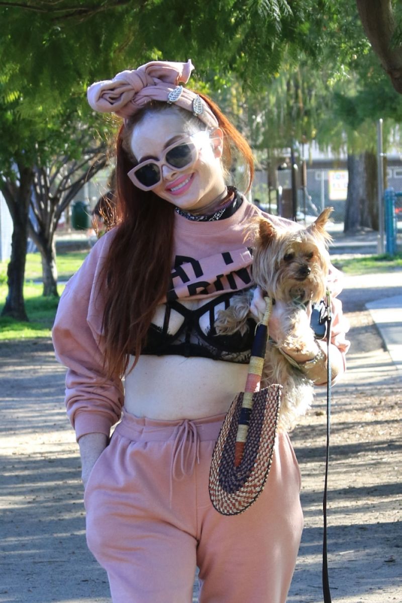 Phoebe Price Out With Her Dog Park Los Angeles