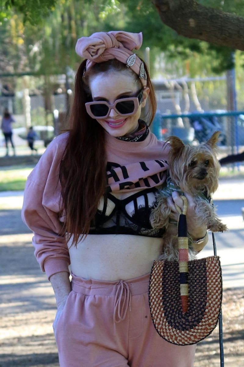 Phoebe Price Out With Her Dog Park Los Angeles