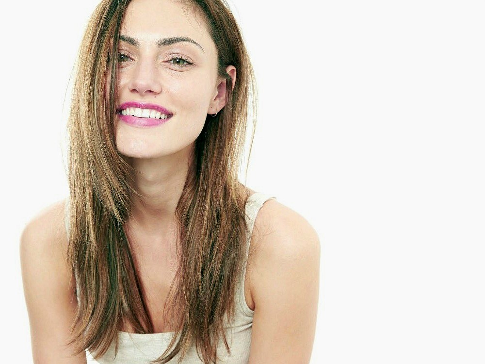 Phoebe Tonkin Supporting Pink Hopes Bright Pink