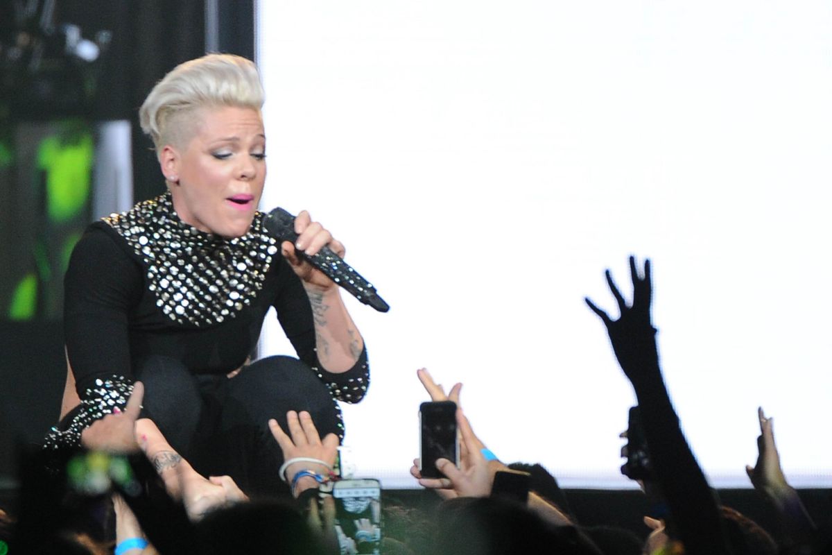 Pink Performs Truth About Love Tour Anaheim