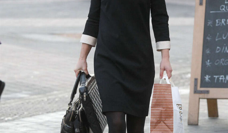 Pippa Middleton Dressed As Nun Arrives Work London (8 photos)