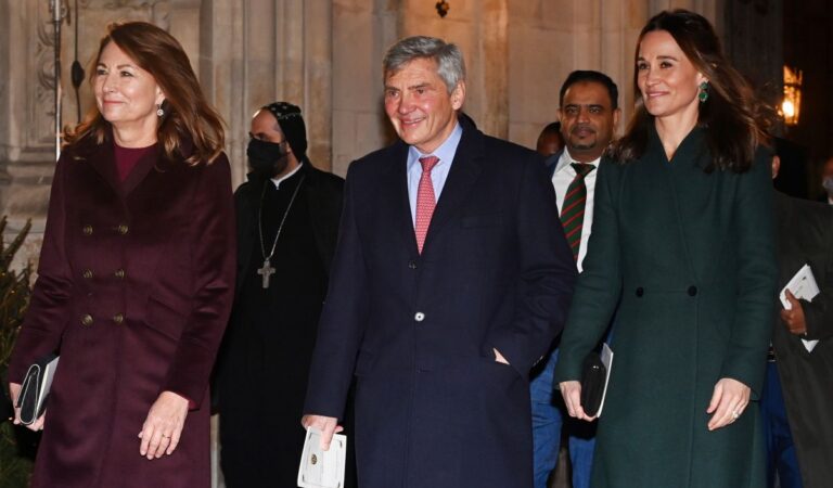 Pippa Middleton Together Christmas Community Carol Service Westminster Abbey London (7 photos)