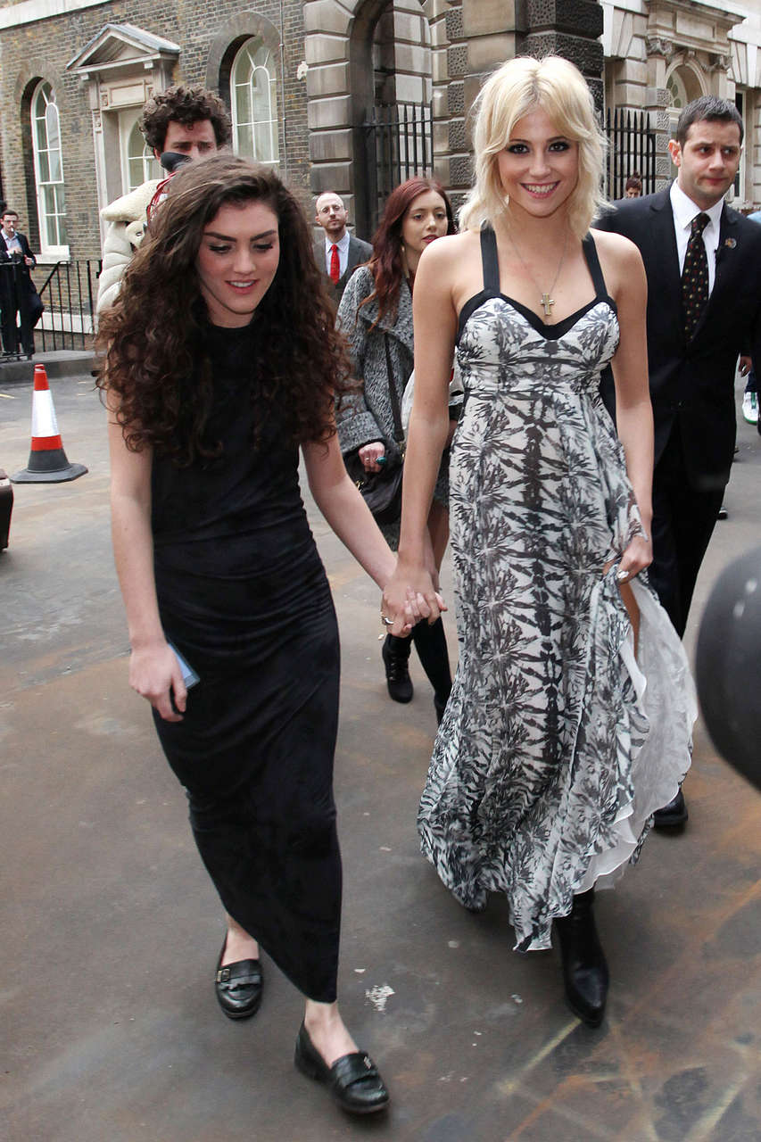 Pixie Lott Arriving Somerset House London Fashion Week