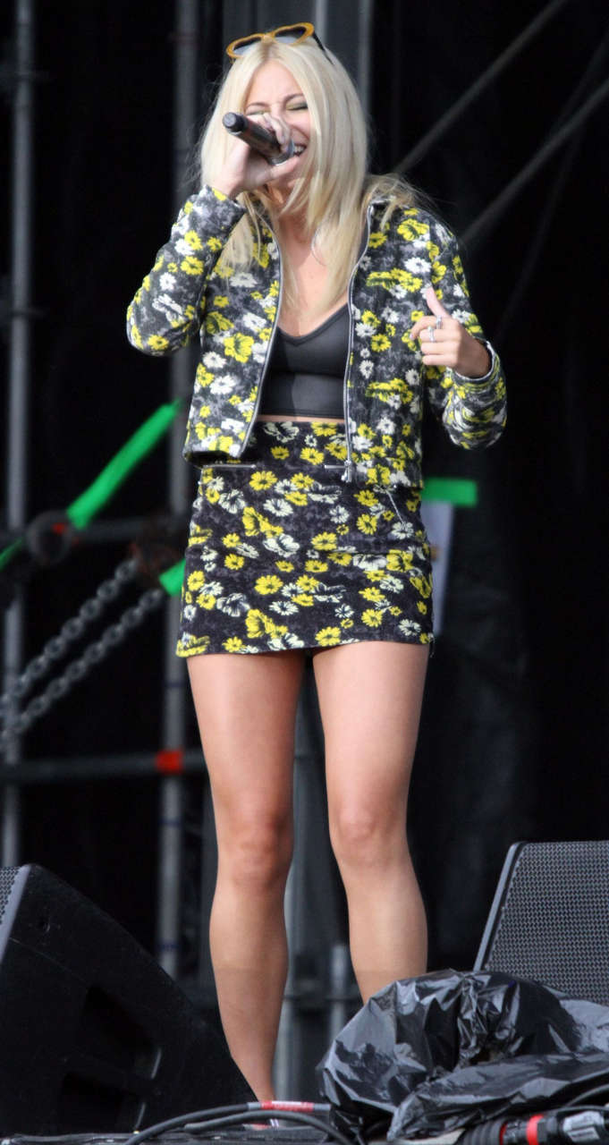 Pixie Lott Performs Total Access Live 2014 Cheshire