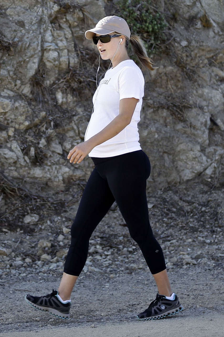 Pregnant Ali Larter Tights Out Hiking Runyun Canyon