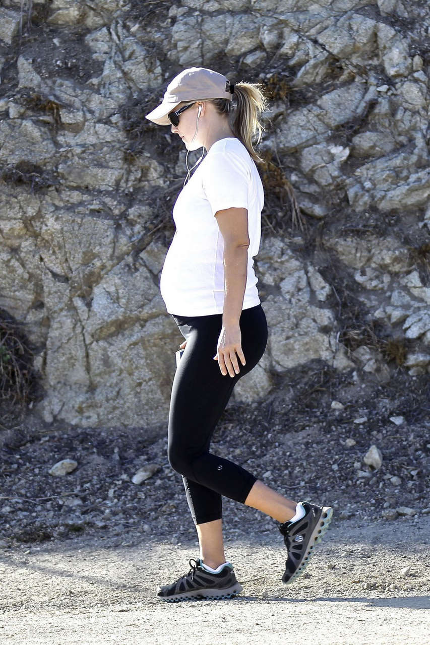 Pregnant Ali Larter Tights Out Hiking Runyun Canyon