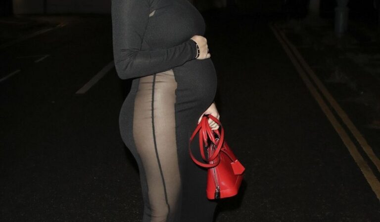 Pregnant Chloe Goodman Arrives Sheesh Restaurant Chigwell (7 photos)