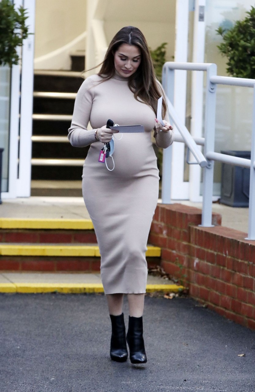Pregnant Chloe Goodman Leaves Clinic Brighton