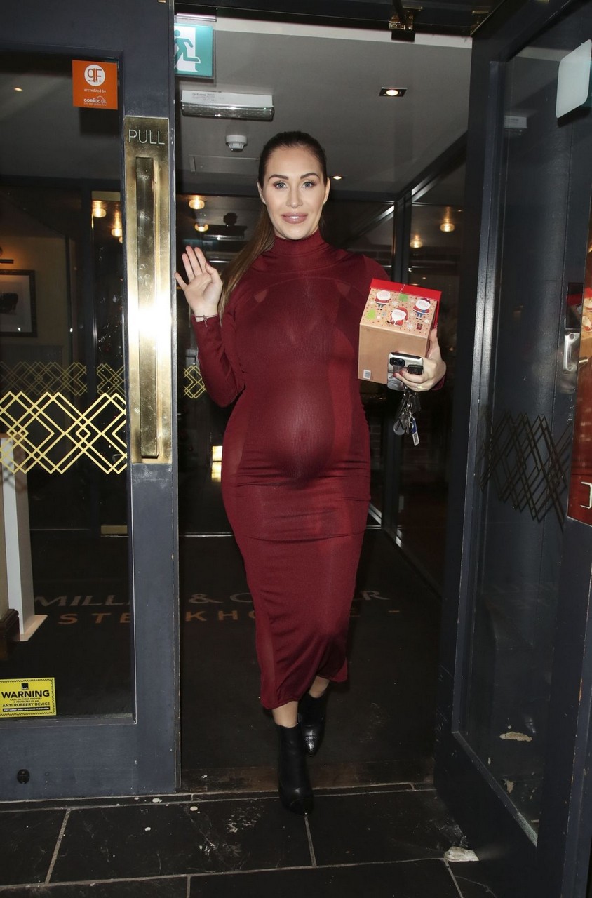 Pregnant Chloe Goodman Leaves Miller Carter Restaurant Brighton