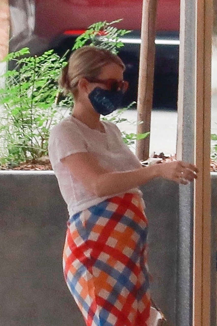 Pregnant Emma Roberts Out About Los Feliz