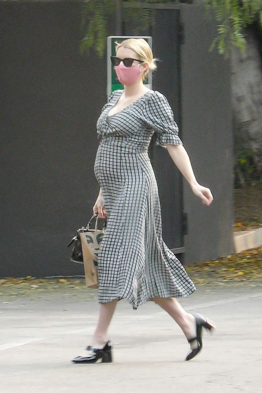 Pregnant Emma Roberts Out For Coffee Los Feliz