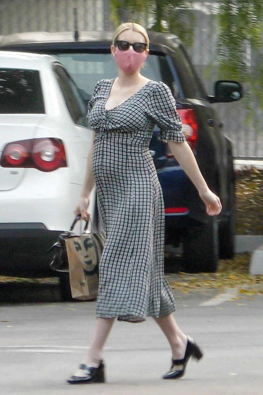 Pregnant Emma Roberts Out For Coffee Los Feliz