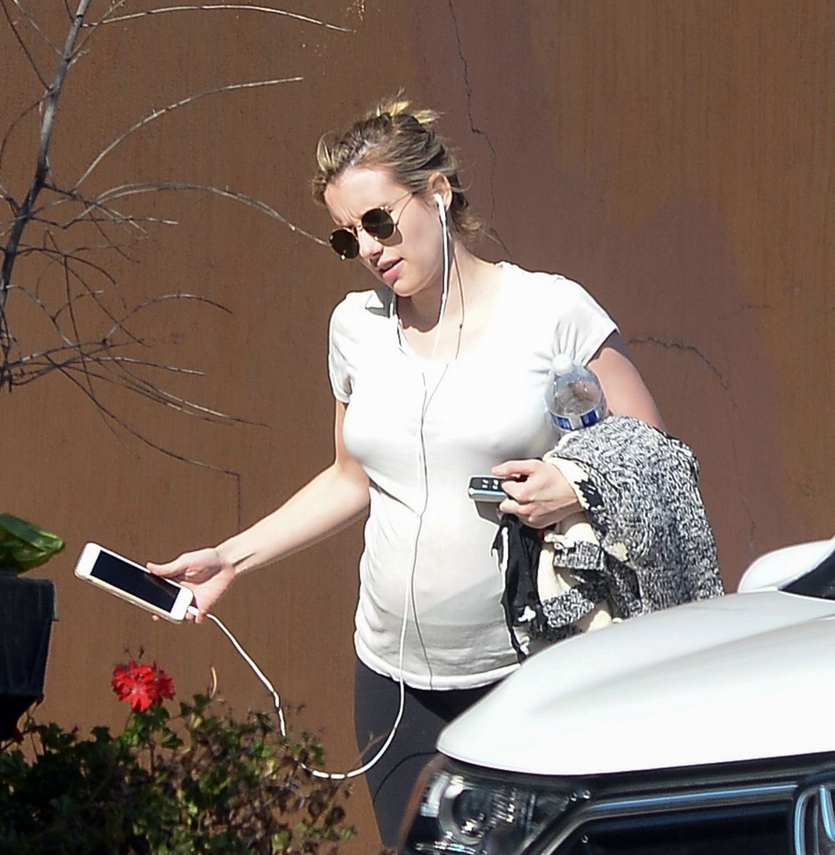 Pregnant Emma Roberts Out Los Angeles