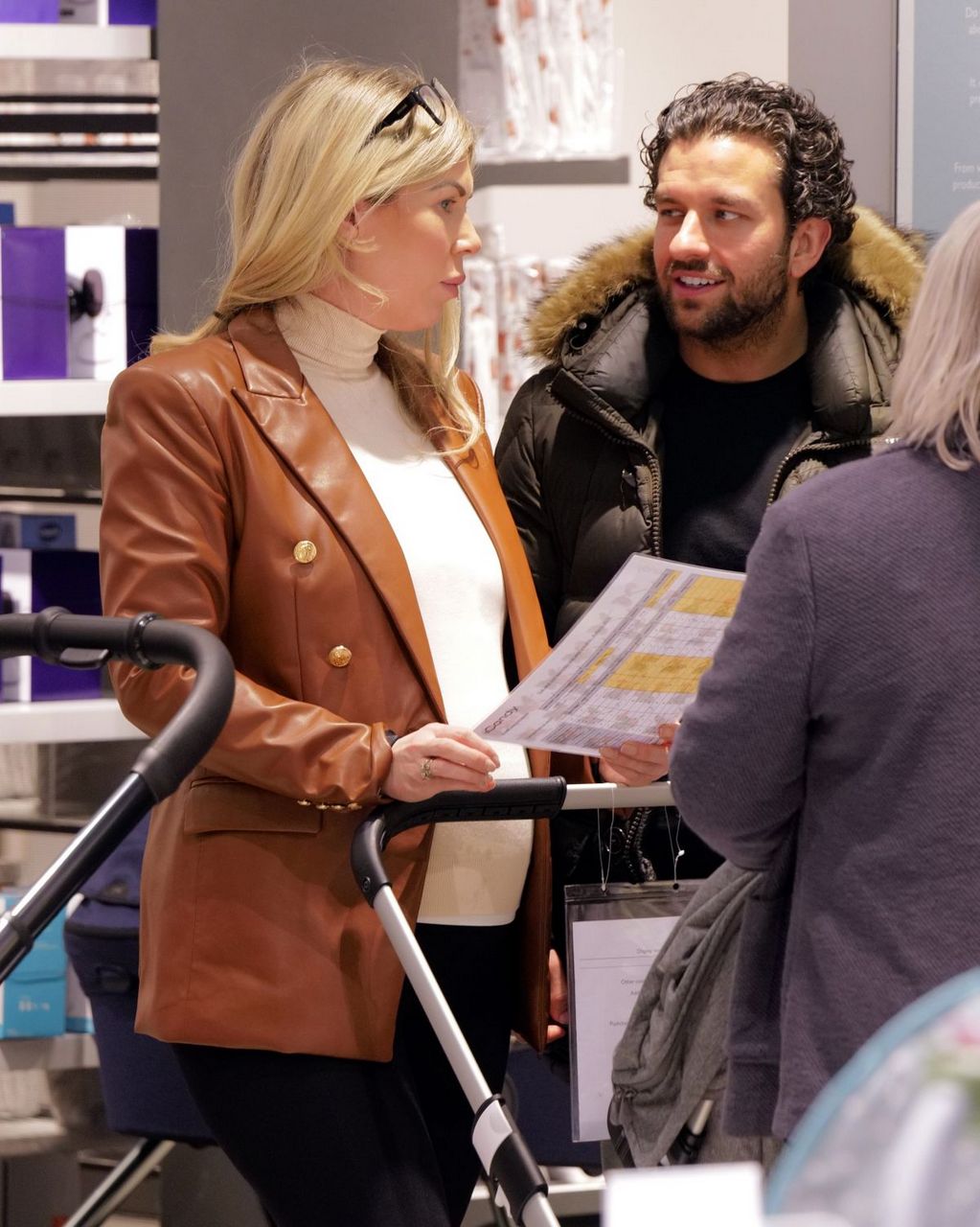 Pregnant Frankie Essex Out Shopping Chelmsford