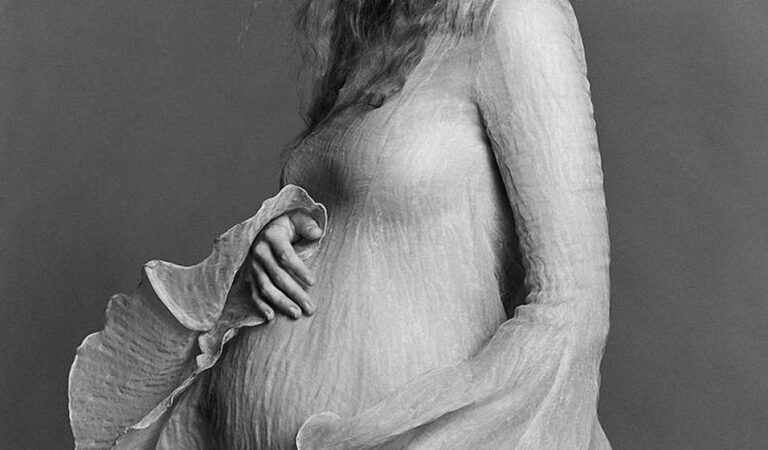 Pregnant Gigi Hadid Photoshoot July (7 photos)