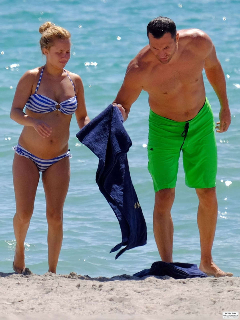 Pregnant Hayden Panettiere Bikini Beach Miami