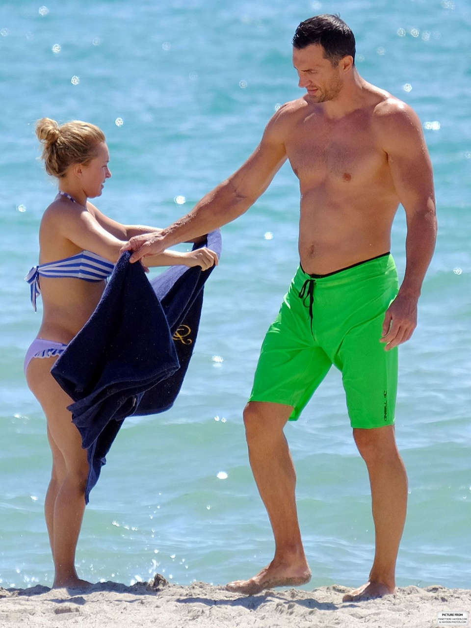 Pregnant Hayden Panettiere Bikini Beach Miami
