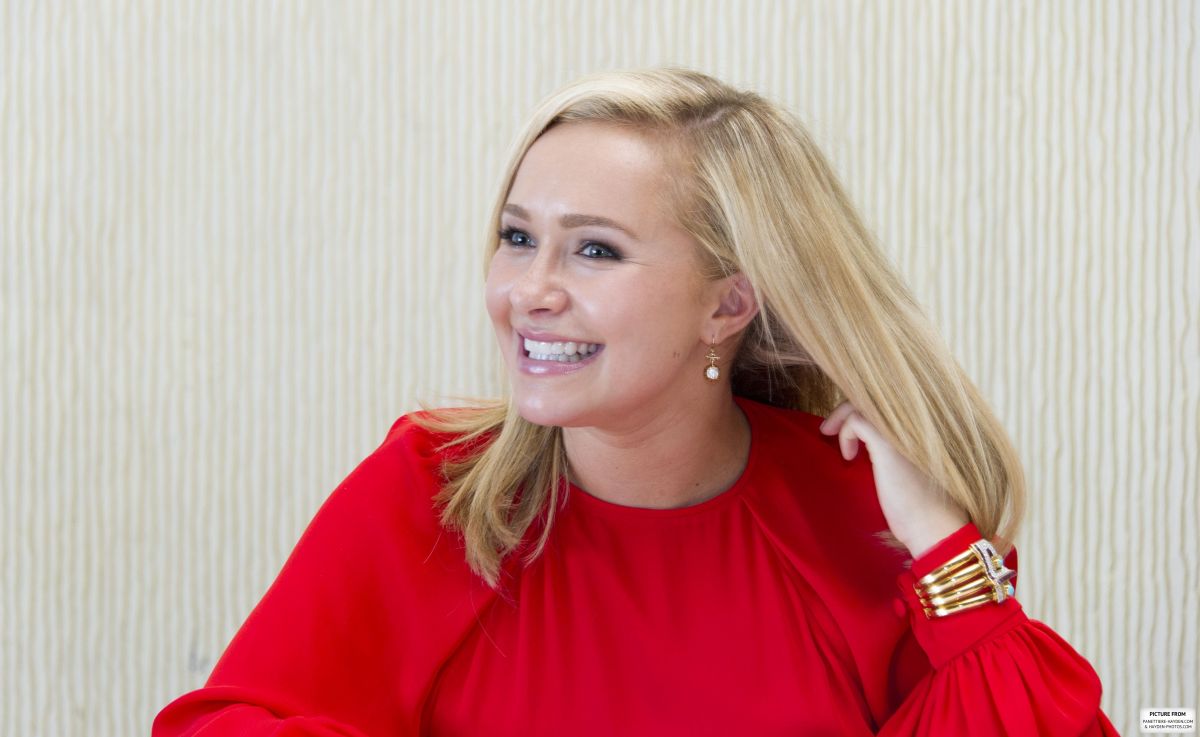 Pregnant Hayden Panettiere Nashville Photocall Los Angeles