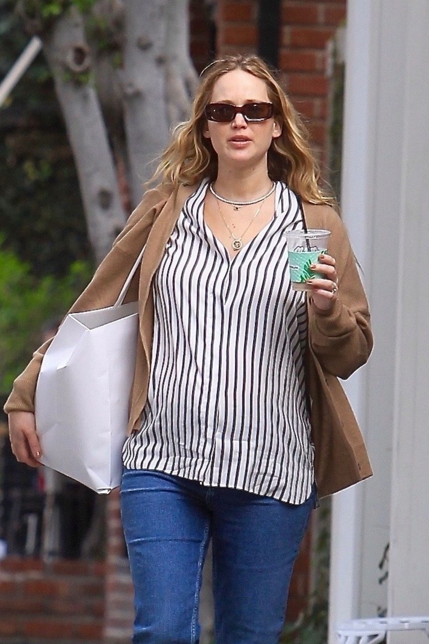 Pregnant Jennifer Lawrence Out With Friend Los Angeles