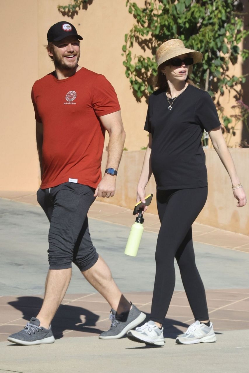 Pregnant Katherine Schwarzenegger Out Santa Monica