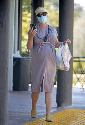 Pregnant Katy Perry Out For Coffee Santa Barbara