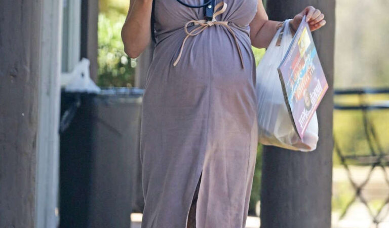 Pregnant Katy Perry Out For Coffee Santa Barbara (16 photos)