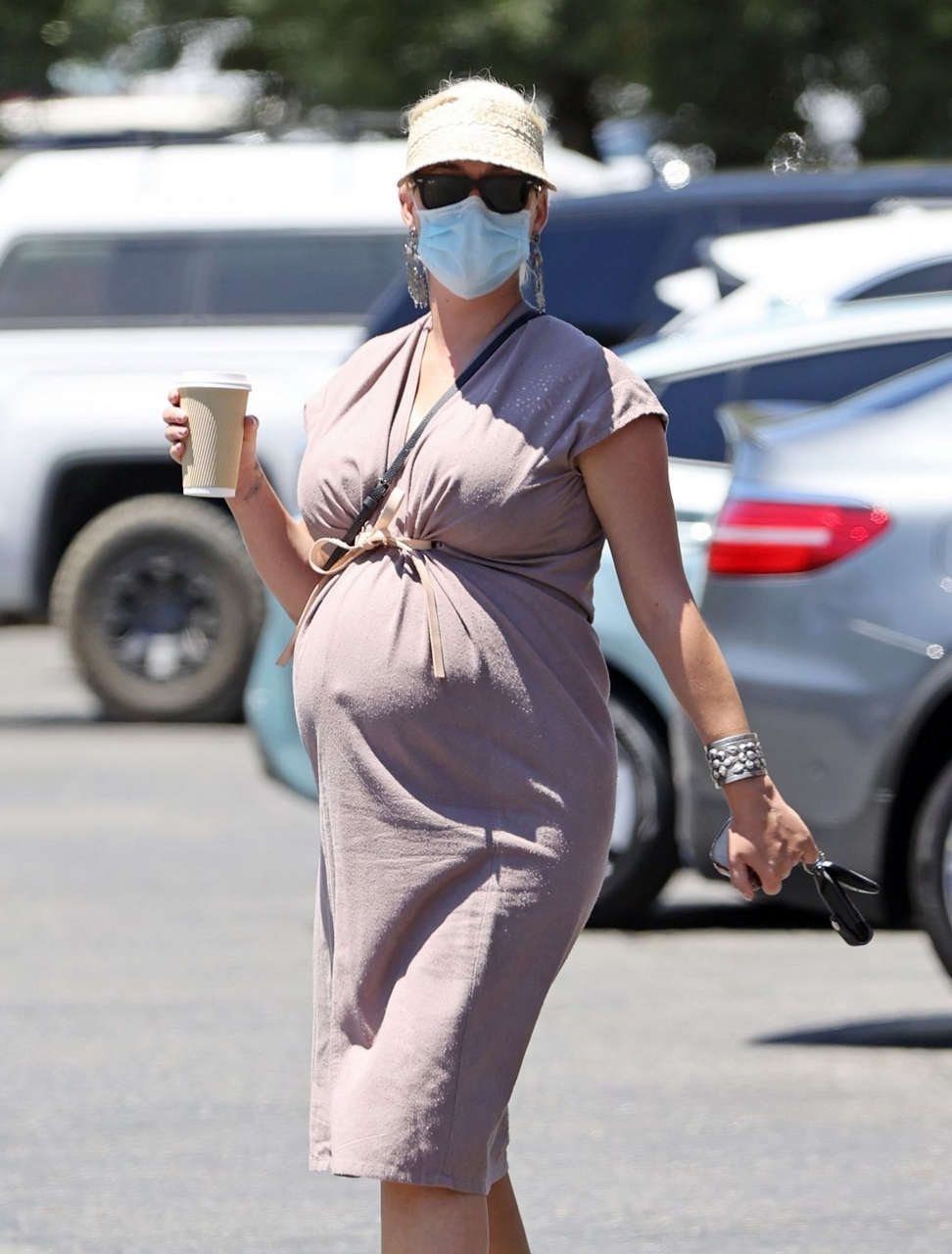 Pregnant Katy Perry Out For Coffee Santa Barbara