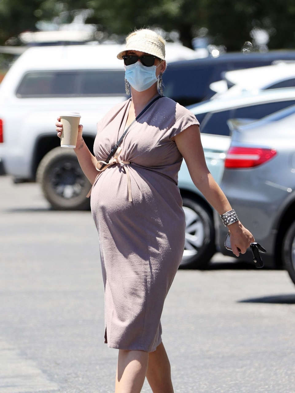 Pregnant Katy Perry Out For Coffee Santa Barbara