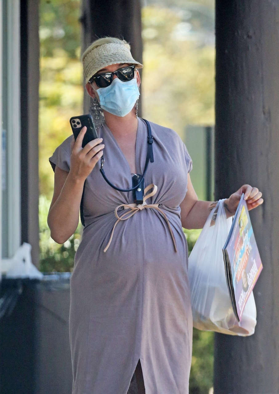 Pregnant Katy Perry Out Santa Barbara