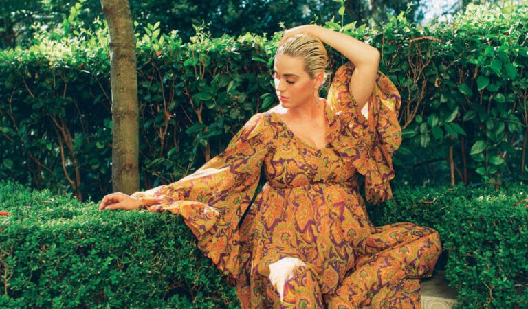 Pregnant Katy Perry Sunday Times Style Magazine August (6 photos)