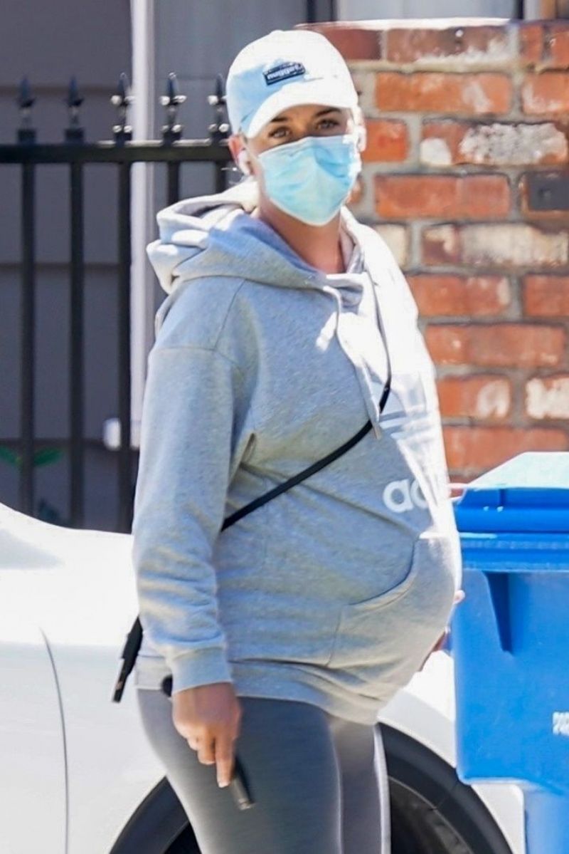 Pregnant Katy Perry Wearing Mask Out Los Angeles