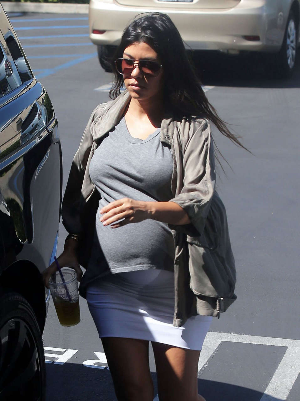 Pregnant Kourtney Kardashian Out About Los Angeles