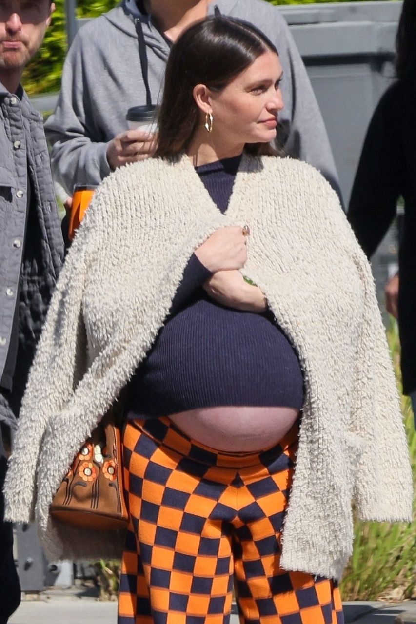 Pregnant Lauren Parsekian Out For Lunch Los Angeles
