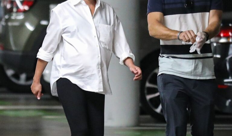 Pregnant Lea Michele Heading For Checkup Santa Monica (7 photos)