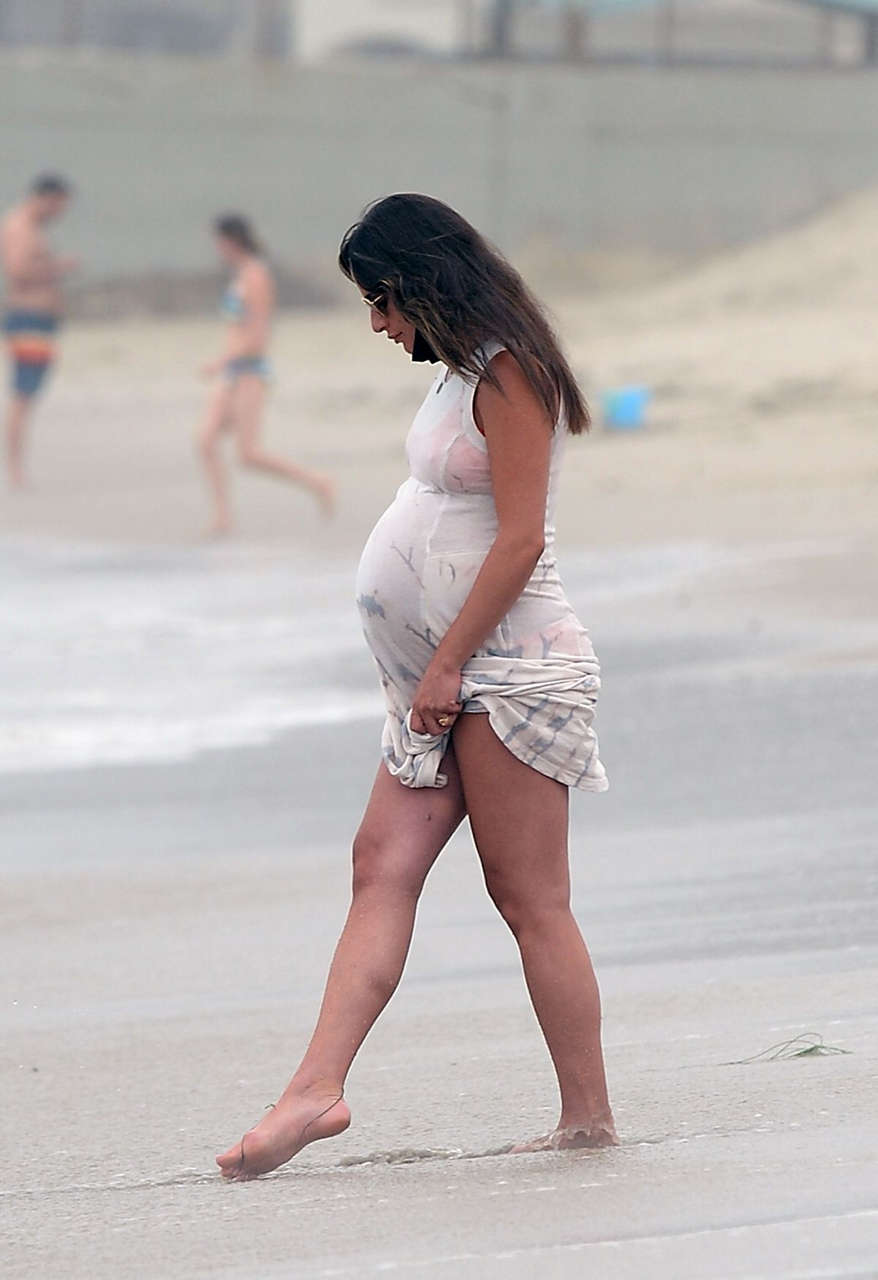 Pregnant Lea Michele Out Beach Santa Monica