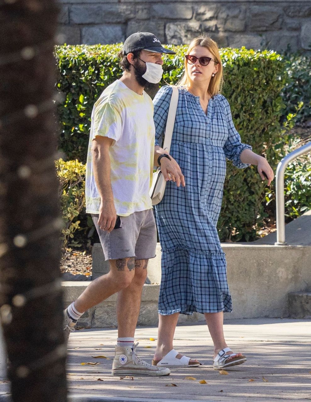 Pregnant Mia Goth And Shia Labeouf Out For Lunch Cava Restaurant Pasadena