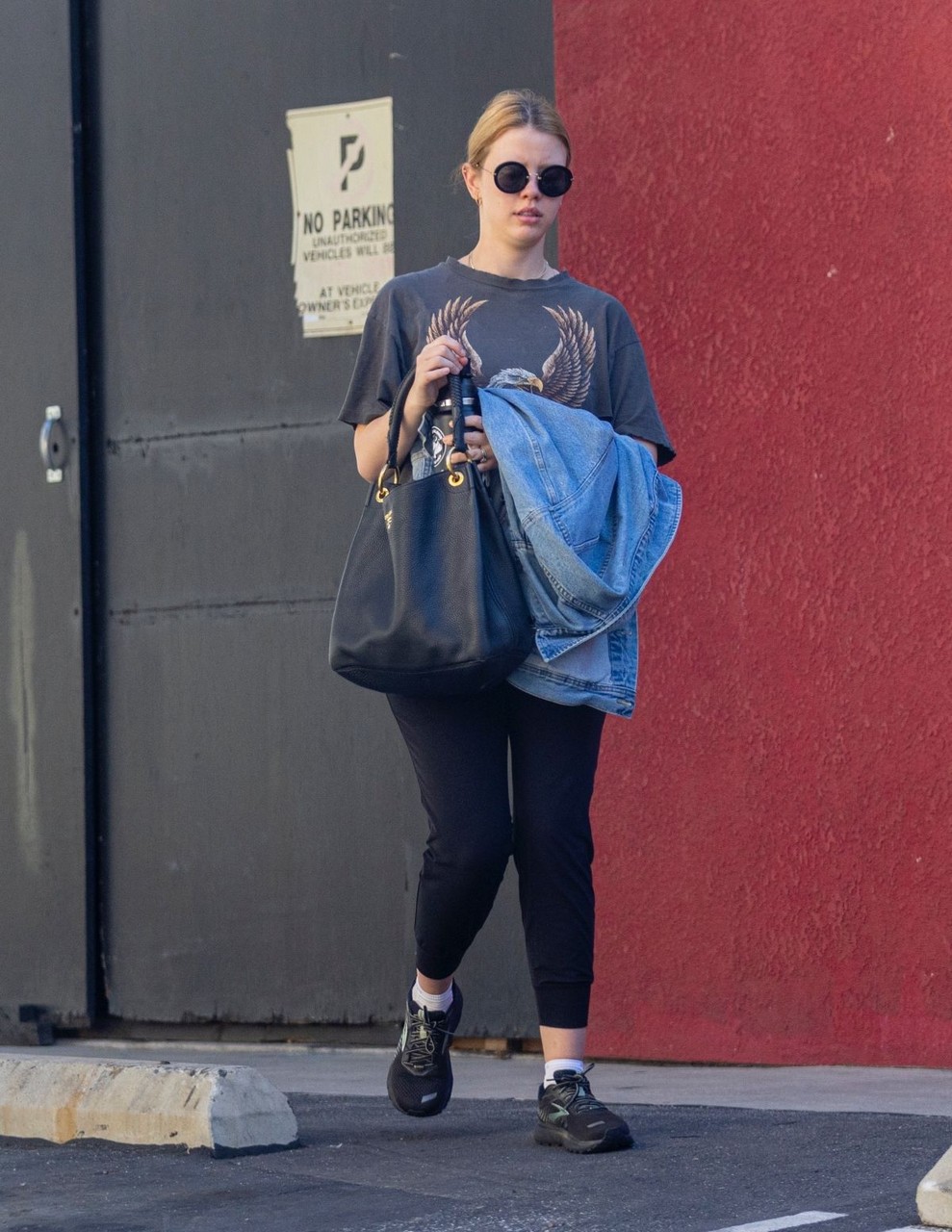 Pregnant Mia Goth Arrives Gym Los Angeles