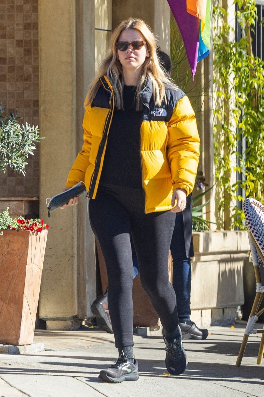 Pregnant Mia Goth Out For Lunch Pasadena