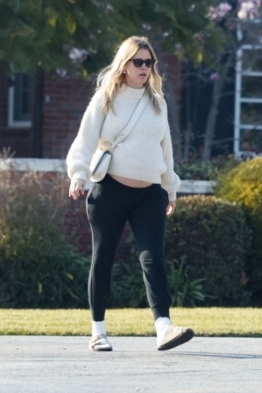 Pregnant Mia Goth Out For Walk Pasadena