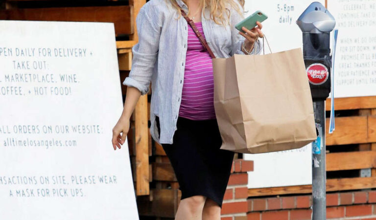 Pregnant Rachel Mcadams Out Ltakeout Food Los Angeles (10 photos)