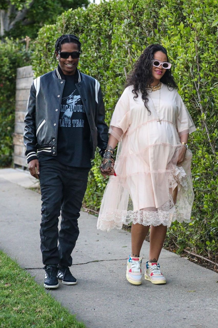 Pregnant Rihanna And Ap Rocky Mauros Cafe West Hollywood