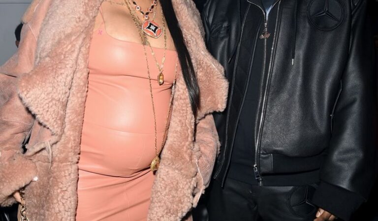 Pregnant Rihanna And Asap Rocky Off White Fashion Show Paris (5 photos)