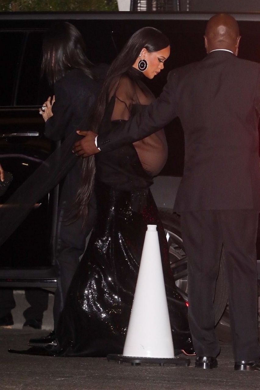 Pregnant Rihanna Arrives Jay Z S Oscar Party Los Angeles