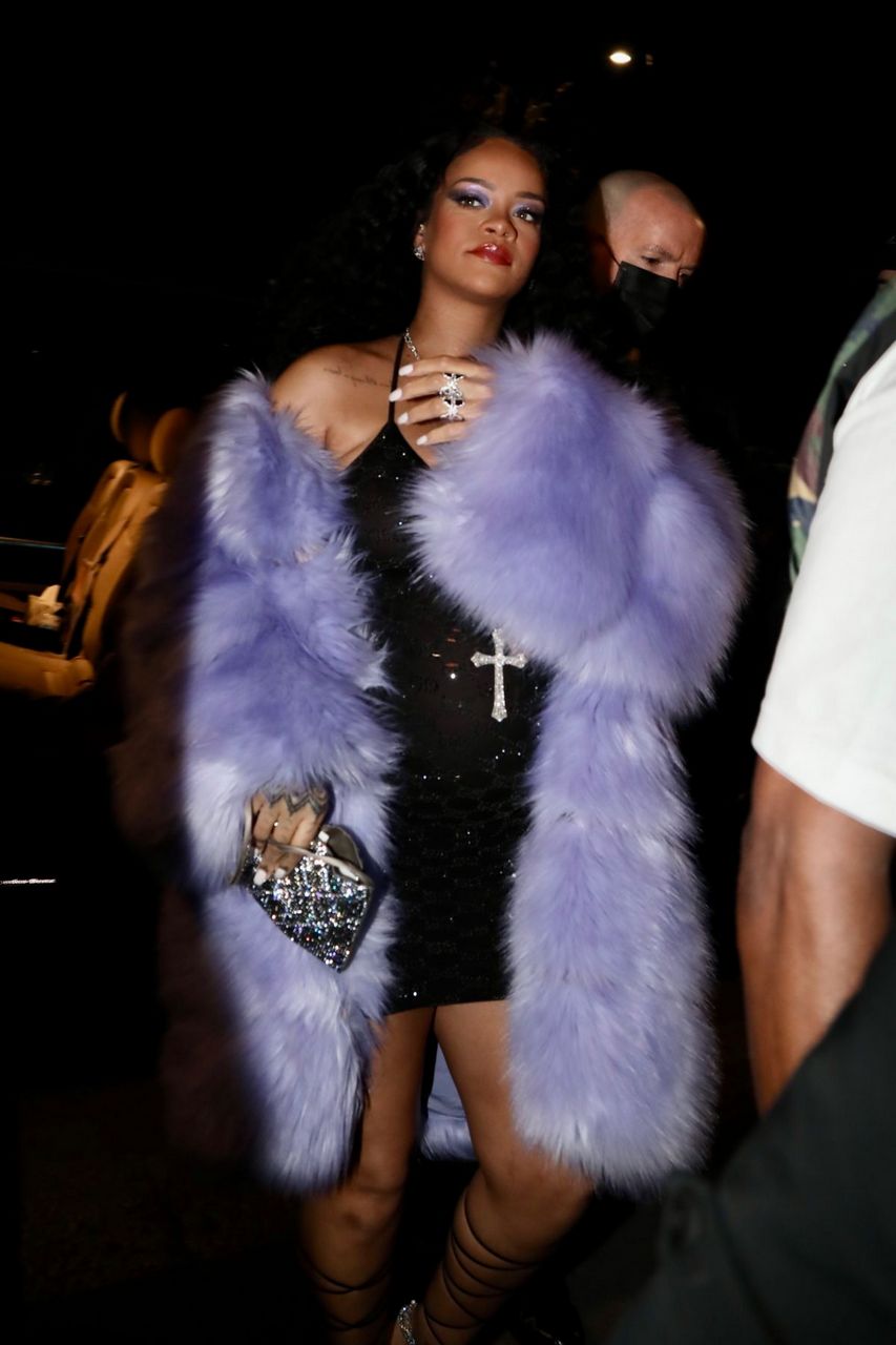 Pregnant Rihanna Leaves Her Hotel Milan