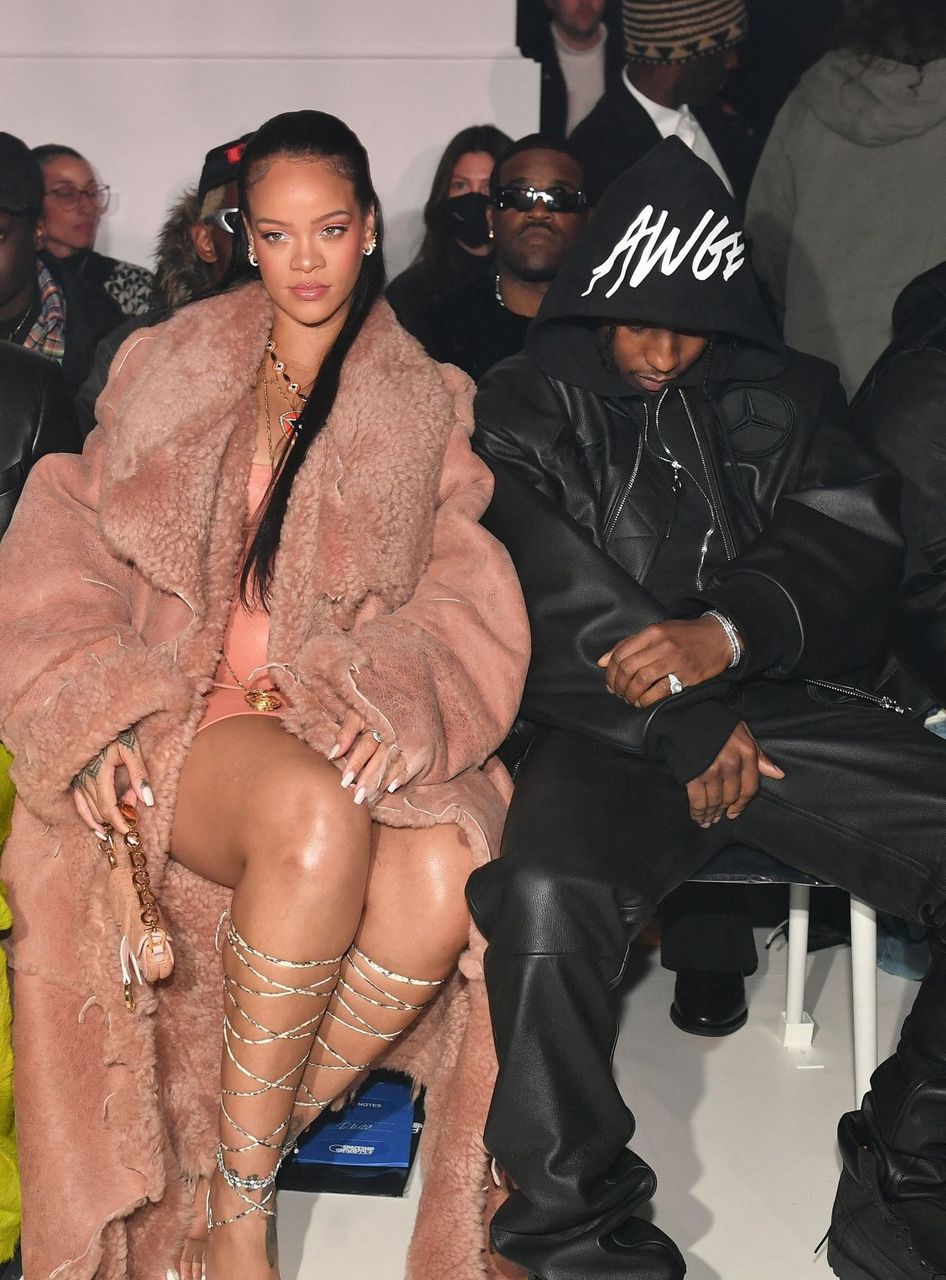 Pregnant Rihanna Off White Fashion Show Paris