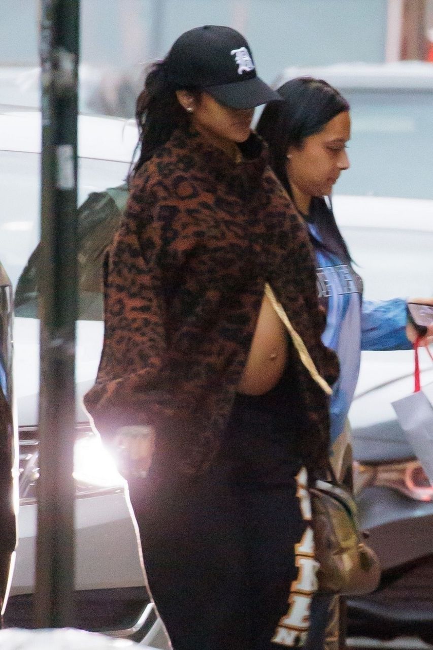 Pregnant Rihanna Out And About New York